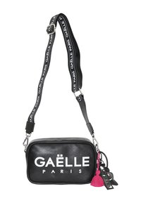 Borsa a tracolla rettangolare nera con logo bianco "GAËLLE PARIS", tracolla regolabile con marchio e charm a nappe rosa attaccato.
