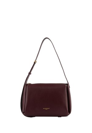 Sac à bandoulière en cuir marron foncé avec une bandoulière réglable et une fermeture éclair dorée, petit logo de marque doré centré à l'avant.