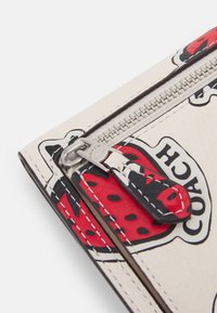 COACH STRAWBERRY PRINTED SMALL WALLET - Lompakko - chalk/multi