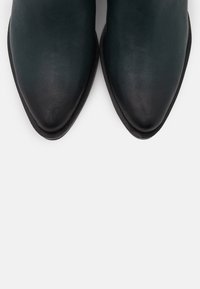 Marco Tozzi by Guido Maria Kretschmer BOOTS - Cowboy-/Bikerstiefelette - green antic