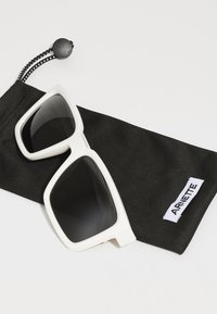 Arnette PLOT TWIST UNISEX - Sunčane naočale - ivory matte top/shiny