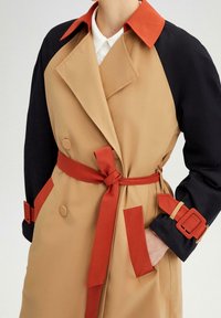 Touché Privé Trenchcoat - beige