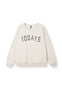 Sudadera gris claro con "10 DÍAS" impreso en negro. Presenta un cuello redondo, mangas largas y un dobladillo y puños acanalados. Textura suave.