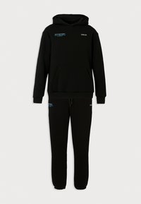 CLOSURE London - Dres