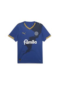 Maglietta da calcio blu con scollatura a V, maniche corte, dettagli dorati e un design grafico nero. Presenta il logo "famila" e il marchio Puma.