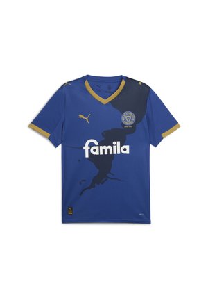 Blå fodboldtrøje med V-hals, korte ærmer, guld accenter og et sort grafisk design. Indeholder "famila" logo og Puma branding.