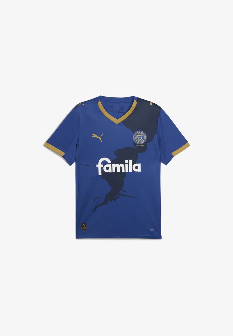Maglietta da calcio blu con scollatura a V, maniche corte, dettagli dorati e un design grafico nero. Presenta il logo "famila" e il marchio Puma.