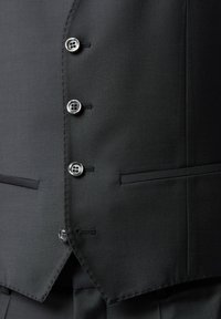 Schwarze Anzugweste mit glatter Textur, sechs Knöpfen und zwei vorderen Taschen, präziser Nahtverarbeitung und taillierter Passform.