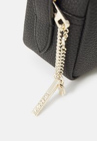 Lacoste CROSSOVER  BAG - Torba preko tijela - noir sinople