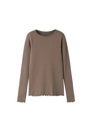Haut en maille côtelée à manches longues couleur taupe, avec un col rond et des bords festonnés à l’ourlet et aux poignets.