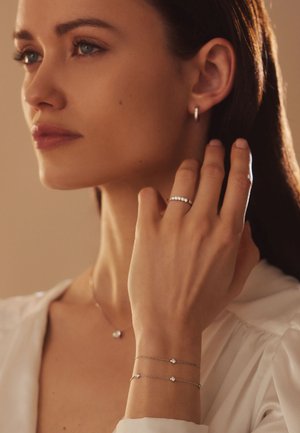Isabel Bernard DE LA PAIX MADELINE WHITE GOLD 14 CT, DIAMOND 0.15 CT - Oorbellen - gold coloured