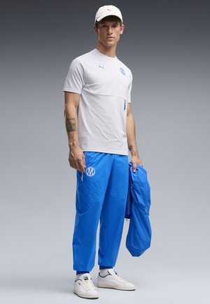 Puma, OLYMPIQUE DE MARSEILLE PUMATECH GEWEBTE HOSE - Pantaloni sportivi - team royal-platinum gray
