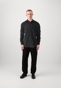 Twisted Tailor ILKEA czarny
