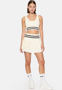 Fila CHALLENGER SEAMLESS - Gonna a campana - gardenia fila navy red
