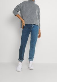 Noisy May Stickad tröja - mottled grey