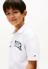 Tommy Hilfiger REGULAR FIT biały