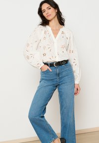 LolaLiza WITH BRODERIE ANGLAISE - Blouse - optical white
