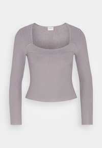 Lilac ribbattu pitkähihaine paita neliskulmaisen kaula-aukon ja istuvan siluetin kanssa, jossa on teksturoitu kangas ja siistit saumat.