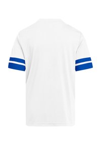 T-shirt blanc à manches courtes avec des rayures horizontales bleues sur les poignets et un col rond. Texture lisse avec une coupe classique.