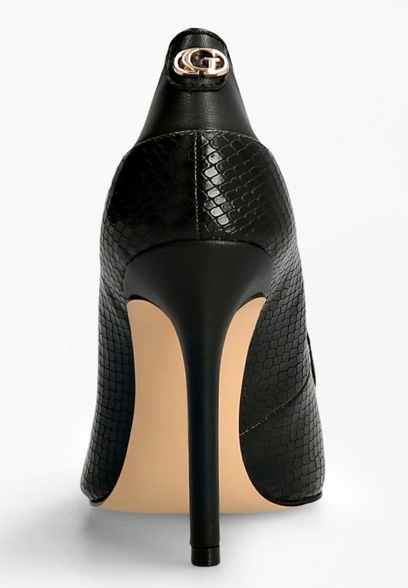 guess pumps