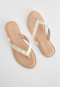 Next Sandalai su T formos dirželiu - cream