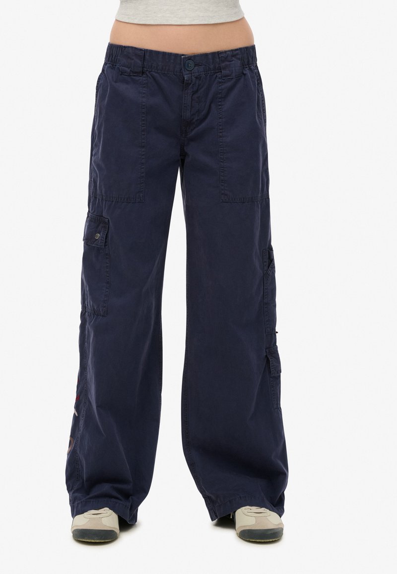 Superdry & Co EMBROIDERED - Pantalon cargo - lauren navy