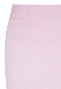 Jemná růžová pletená sukně s vroubkovaným páskem a strukturovanou tkaninou, navržená tak, aby poskytovala pohodlí a formovaný siluetu.