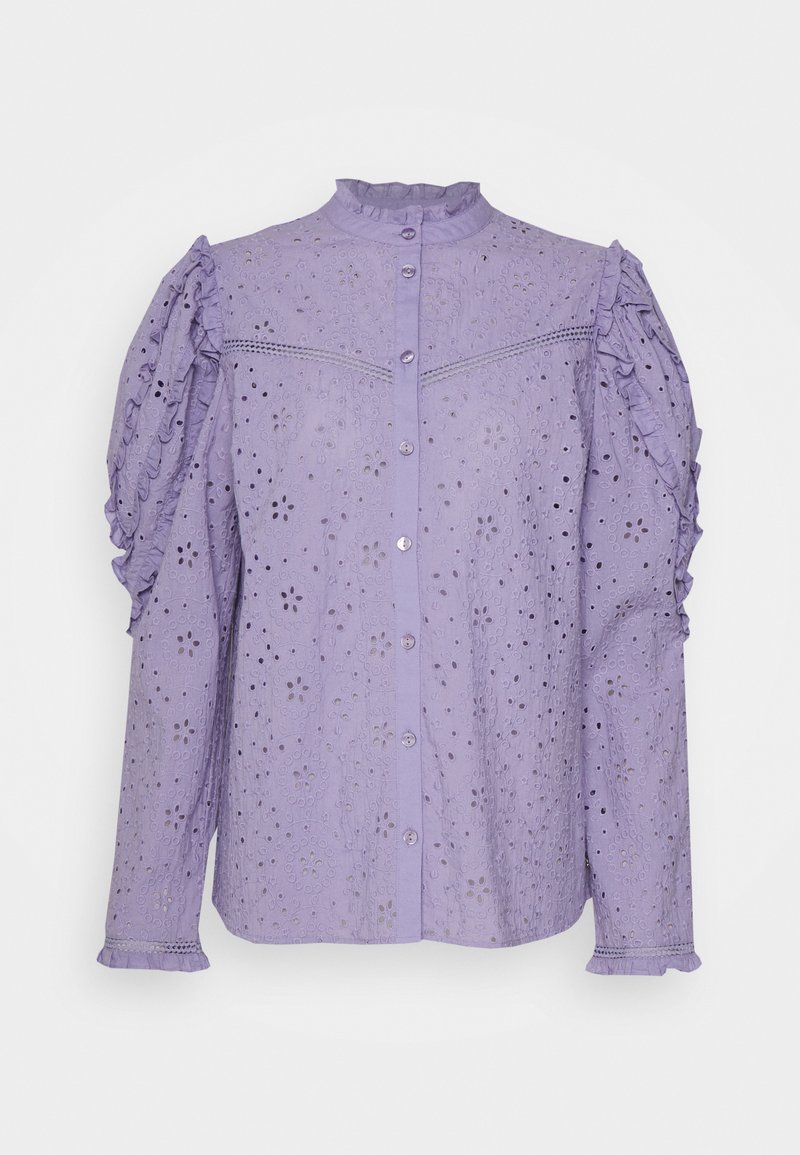 Lavendel bluse med puffede ærmer, broderede blomsterudskæringer, knaplukning foran og flæseærmer. Tekstureret stof med en let finish.