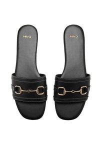 Sandale negre slip-on cu două bare orizontale, având accesorii aurii și un detaliu decorativ cu inel. Finisaj mat neted, talpă plată.