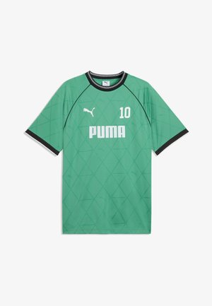 Maillot de sport Puma vert avec bordure noire, numéro 10 imprimé et logo Puma à l'avant, avec un motif subtil en losanges sur tout le tissu.