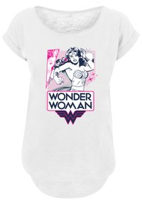 Hvit T-skjorte med rund hals og rullede ermer. Har et grafisk trykk av Wonder Woman i svart, rosa og hvitt, med en logo under.