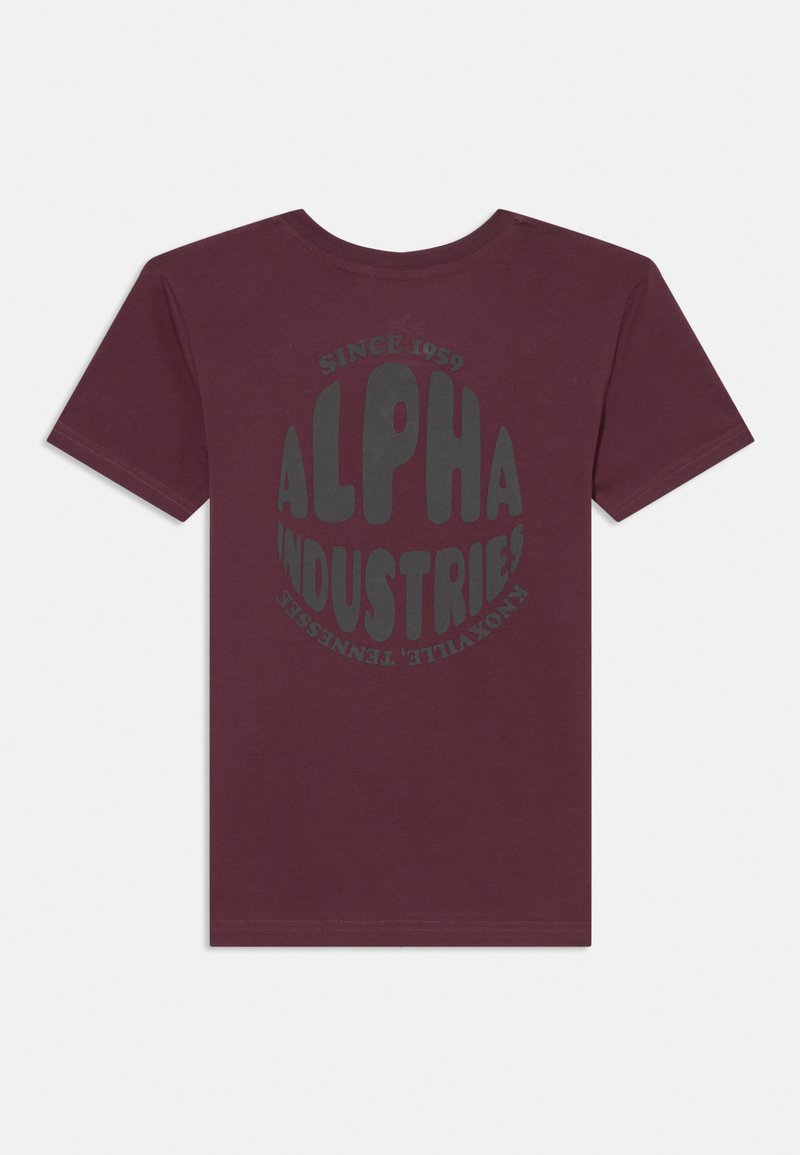 Alpha Industries T-Shirt Unisex Bambini E Ragazzi - Logo Frontale E Nastro 'Remove Before Flight', Vestibilità Regolare - 5