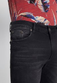 YOURTURN Vaqueros pitillo - black denim