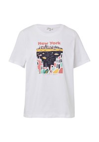 T-shirt blanc en coton à manches courtes, avec un imprimé graphique de New York, présentant des bâtiments colorés, de l'eau et des bateaux.