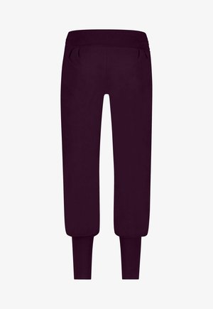 Violetti verkkarit, joissa on joustavyö, kapeat hihnat ja kaksi takataskua. Valmistettu pehmeästä materiaalista, jossa on sileä pinta.