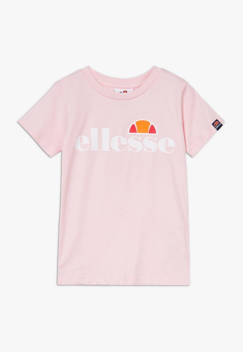 T-shirt enfant à manches courtes rose clair avec logo blanc "ellesse" et motif en demi-cercle orange-rouge sur la poitrine, petit logo sur la manche gauche.