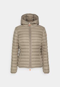 Beige pufferjack met een capuchon, met horizontale gestikte delen, grijze rits en een oranje ritstrekkertje. Glad, lichtgewicht materiaal.