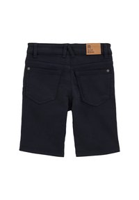 Tamsiai mėlyni medvilniniai šortai su tiesia šleife. Turi dvi užpakalines kišenes, odinį žymeklį ties juosmeniu ir toninę siuvinėjimą.