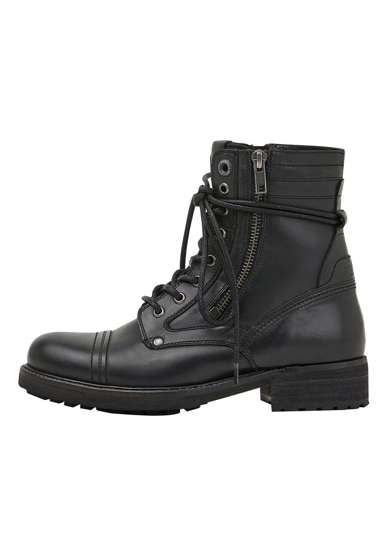 Botas con cordones