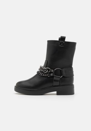 Platform ankle boots - black