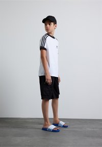 adidas Performance ADILETTE SHOWER - Baseino šlepetės - blue dawn/footwear white/team royal blue