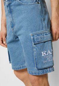 Karl Kani RETRO CARGO SHORTS VINTAGE  - Σορτς - vintage mid blue