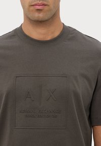 Armani Exchange T-shirt basic - black olive