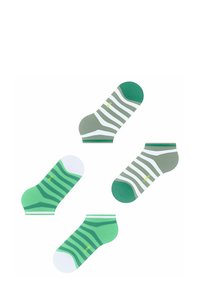 Vier paar korte sokken in verschillende groentinten, met strepen en een witte teenkap, voorzien van een geel logo aan de zijkant.
