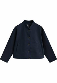 Veste courte bleu marine en tissu lisse, avec un col arrondi, des boutons dorés et deux poches latérales.