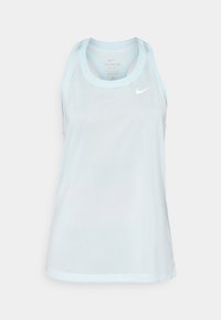 Vaaleansininen urheilullinen toppi, joka on valmistettu hengittävästä kankaasta. Tässä on urheilullinen racerback-malli ja hienovarainen Nike-logo vasemmassa rinnassa.