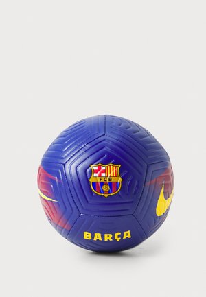 Ballon de football bleu et violet avec des motifs hexagonaux, comportant le logo du FC Barcelone et "BARÇA" en jaune, fabriqué en matériau synthétique texturé.