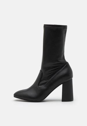 Boots - black