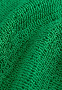 Top - green