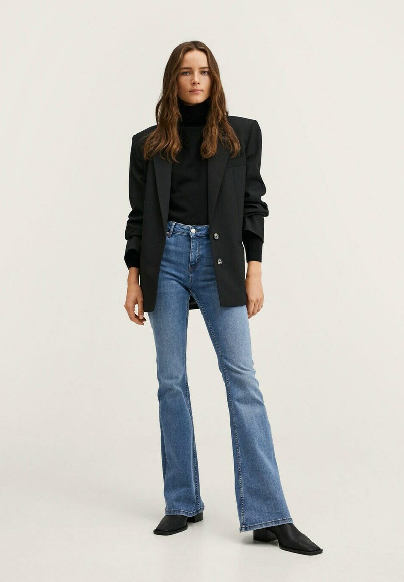 Mango FLARE Vaqueros a campana - mittelblau/azul - Zalando.es